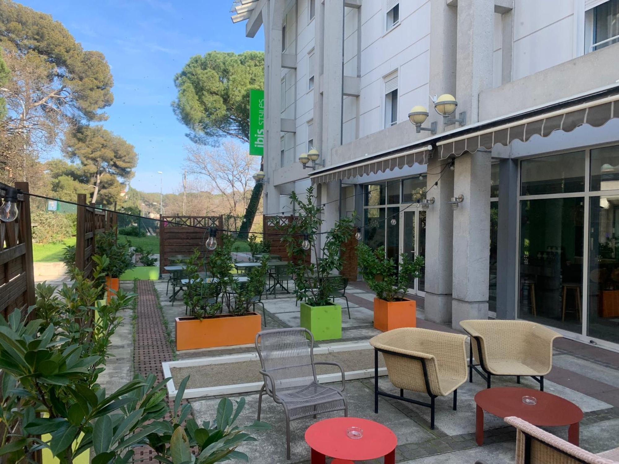 Hotel ibis Styles Antibes Exterior foto