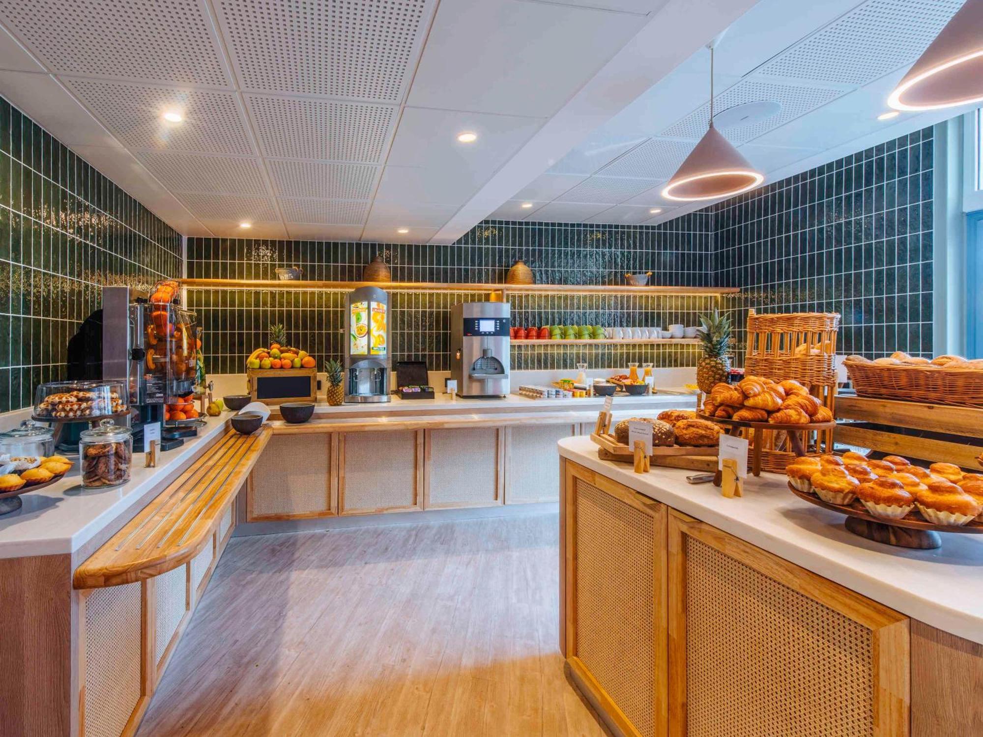 Hotel ibis Styles Antibes Exterior foto